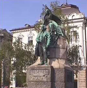 Kip Franceta Prešerna in pesniške muze na Tromostovju v Ljubljani