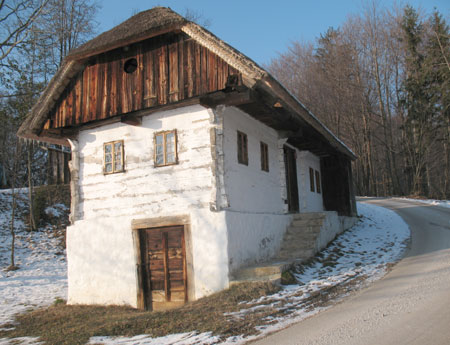 Kozjanska domačija Repuš 13 je okoli 200 let stara in je ohranjena takšna kot je bila