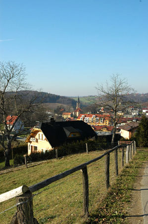 Pogled na Benedikt s cerkvijo v dolini Drvanje