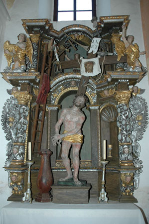 Stranski oltar v cerkvi Karmelske Matere božje iz leta 1693 je posvečen trpečemu Kristusu
