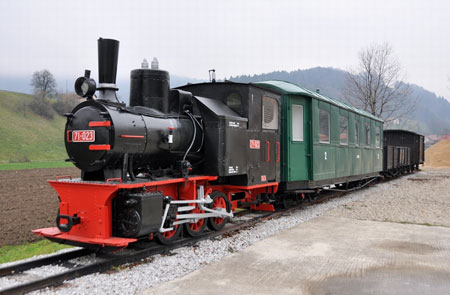 Vlak ozkotirne železnice