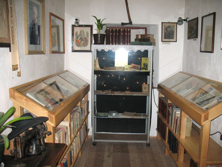 etno kmetije jalnova kamra vitrine Jalnova hiša na Rodinah